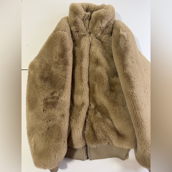 NWT XS Camel 🐪 Faux Fur Bomber Jacket - Picture 6 of 8